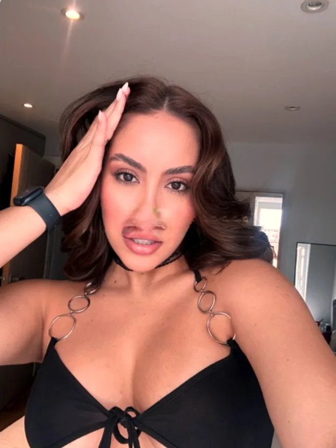 Julia Belle